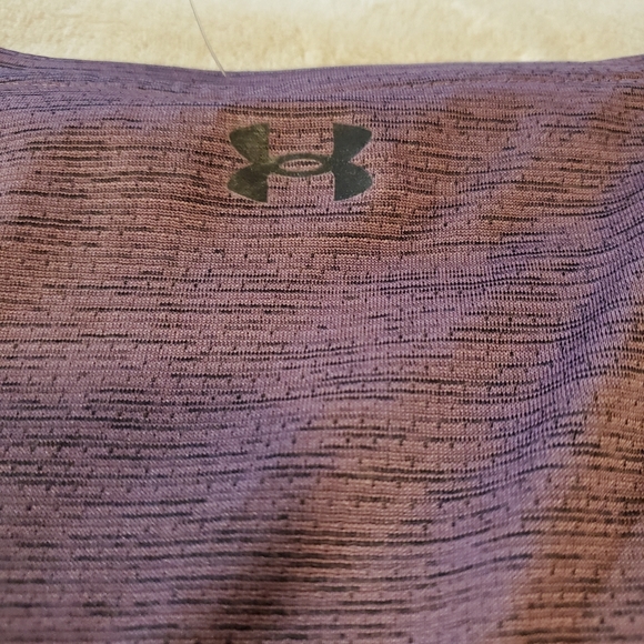 Under Armour Heat Gear heathered top with mesh around the bottom-NWOT - Picture 8 of 9